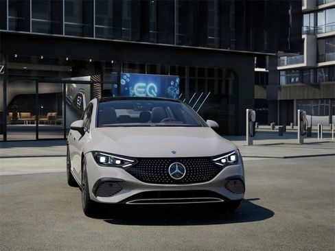 Used 2024 Mercedes-Benz EQE 350+ 4MATIC Sedan image 8