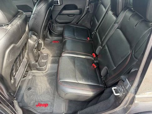 Used 2019 Jeep Wrangler Unlimited Rubicon w/ Advanced Safety Group AWD/4WD image 28