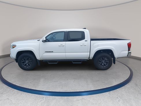 Used 2023 Toyota Tacoma SR5 RWD image 8