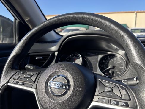 Used 2017 Nissan Rogue S image 14