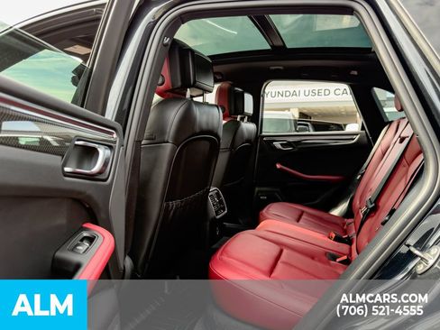 Used 2022 Porsche Macan AWD/4WD image 16