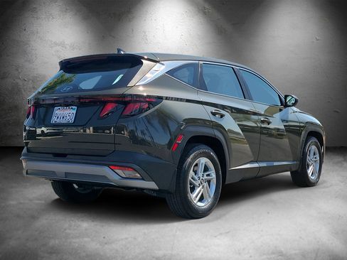 Certified 2025 Hyundai Tucson SE FWD image 3