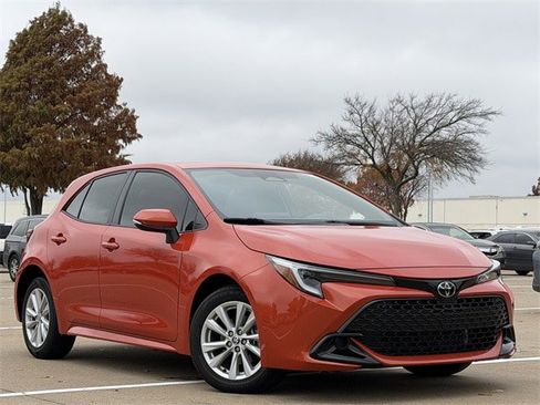 Used 2025 Toyota Corolla SE image 2