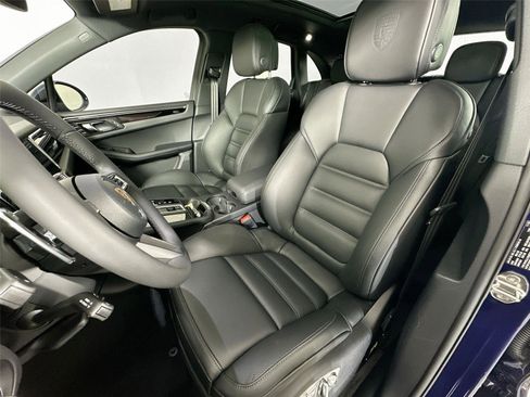 Certified 2026 Porsche Macan AWD/4WD image 5