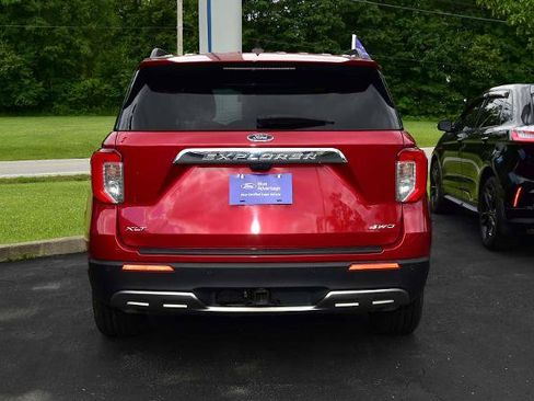 Certified 2021 Ford Explorer XLT w/ Equipment Group 202A AWD/4WD image 4