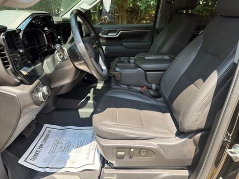 Used 2023 GMC Sierra 1500 SLT AWD/4WD image 10