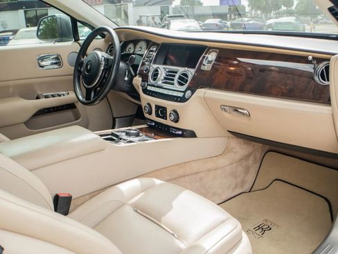 Used 2019 Rolls-Royce Wraith RWD image 31
