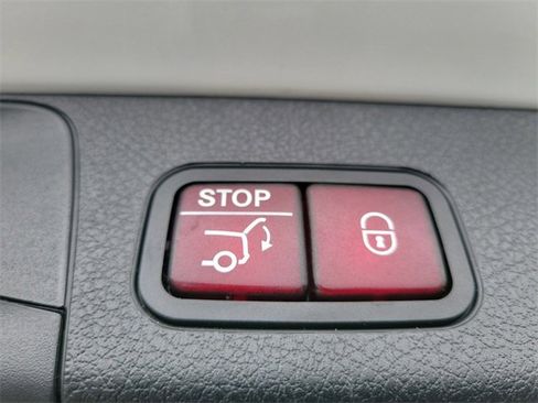 Used 2020 Mercedes-Benz GLB 250 4MATIC image 10