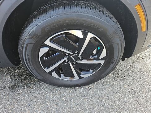 Used 2025 Kia Sportage LX image 18