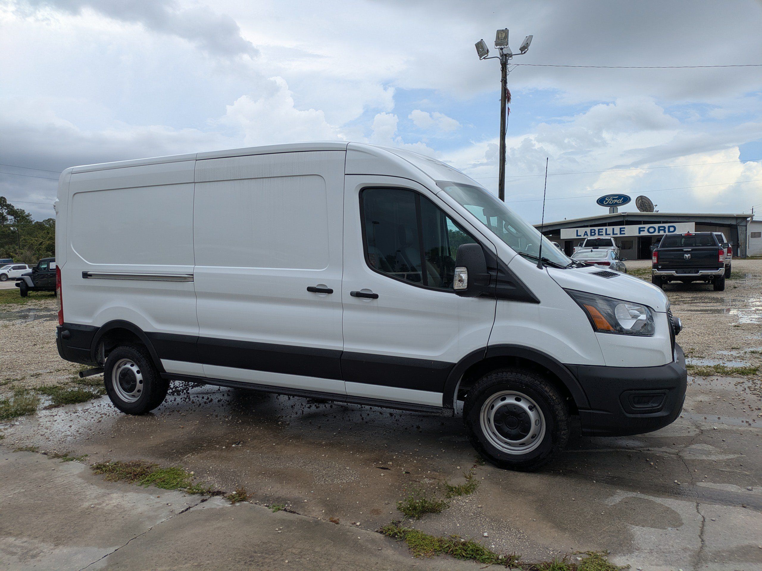 Used 2024 Ford Transit 250 148 Medium Roof RWD image 2