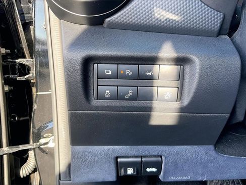 Used 2022 Nissan Kicks S image 33