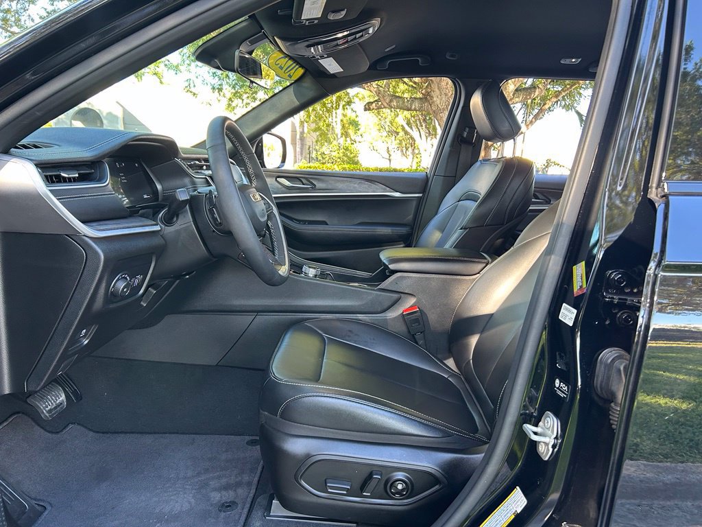Certified 2025 Jeep Grand Cherokee Limited RWD image 16