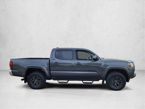 Used 2022 Toyota Tacoma SR5 RWD image 4