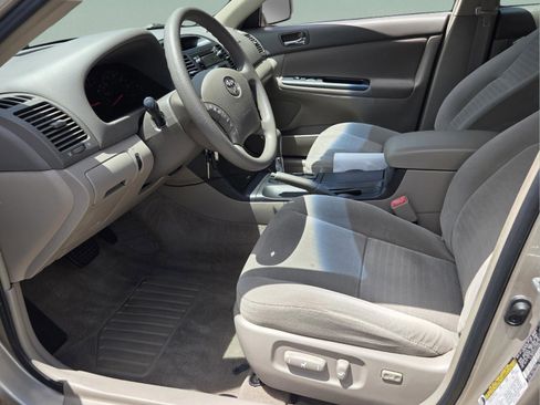 Used 2005 Toyota Camry LE FWD image 11