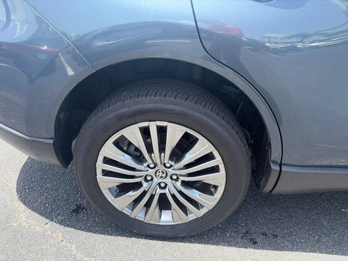Used 2021 Toyota Venza Limited AWD/4WD image 10