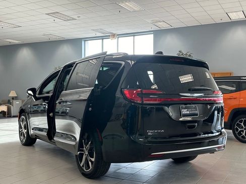 New 2026 Chrysler Pacifica Pinnacle AWD/4WD image 3