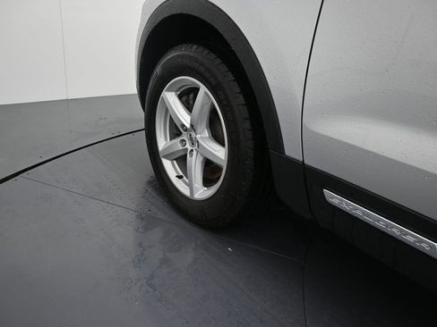 Used 2017 Ford Explorer XLT w/ Equipment Group 202A image 12