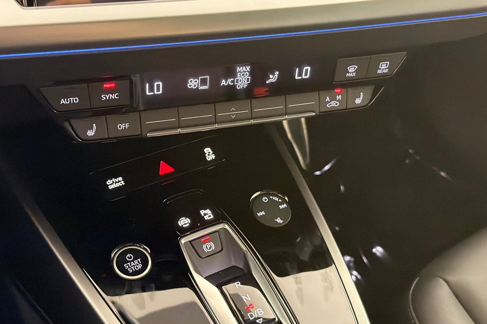 Certified 2024 Audi Q4 e-tron Premium Plus w/ Premium Plus AWD/4WD image 19