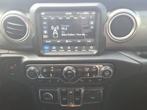 Used 2020 Jeep Wrangler Unlimited Sahara image 28