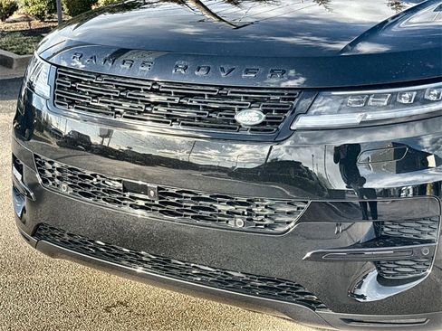 Used 2025 Land Rover Range Rover Sport SE image 9