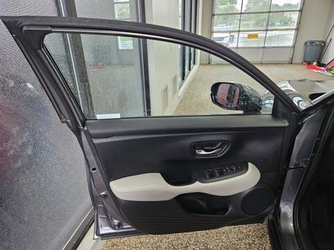Used 2024 Honda HR-V LX image 17