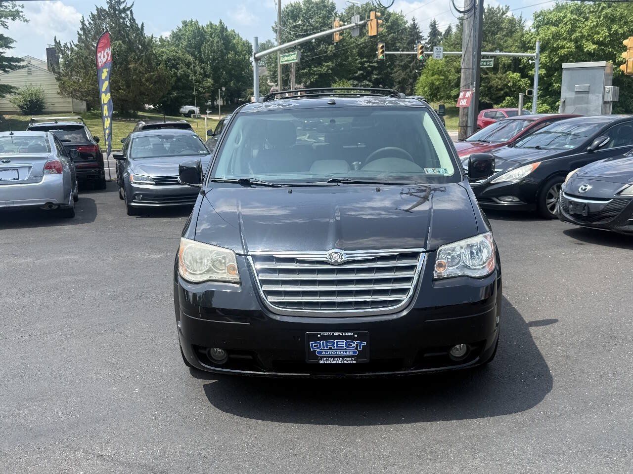 Used 2010 Chrysler Town & Country Touring Plus FWD image 3