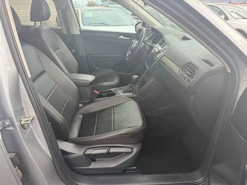 Used 2021 Volkswagen Tiguan SE FWD image 27