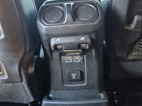 Used 2018 Jeep Wrangler Unlimited Rubicon image 45