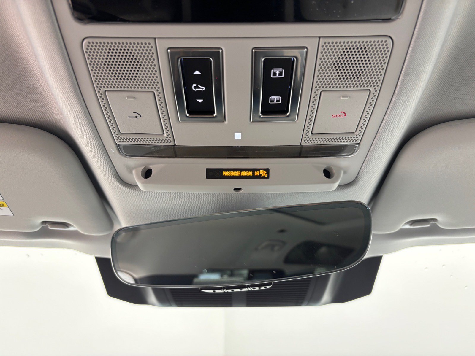 Used 2026 Land Rover Defender 110 X-Dynamic SE AWD/4WD image 12