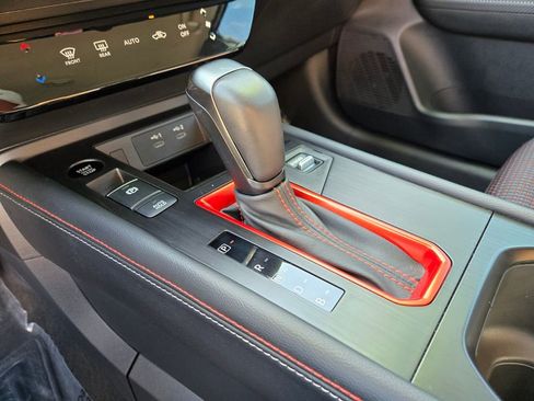 Certified 2025 Nissan Kicks SR FWD image 24