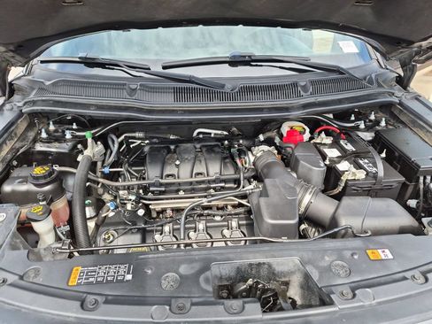 Used 2018 Ford Explorer XLT w/ Equipment Group 202A FWD image 18