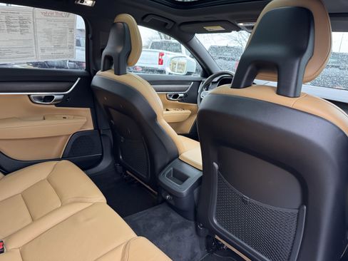 Used 2018 Volvo V90 T6 Cross Country w/ Convenience Package image 38