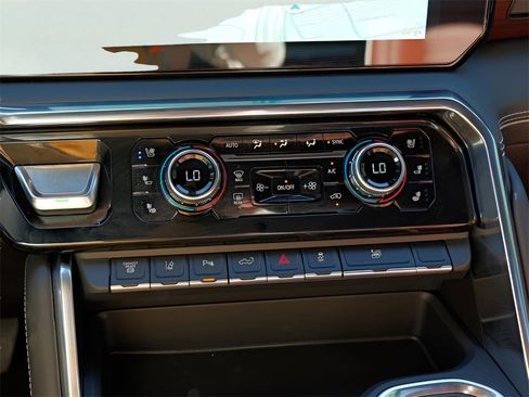 New 2025 GMC Sierra 3500 Denali Ultimate image 16