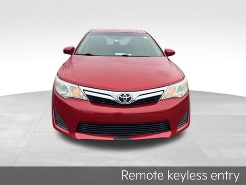 Used 2012 Toyota Camry LE image 2