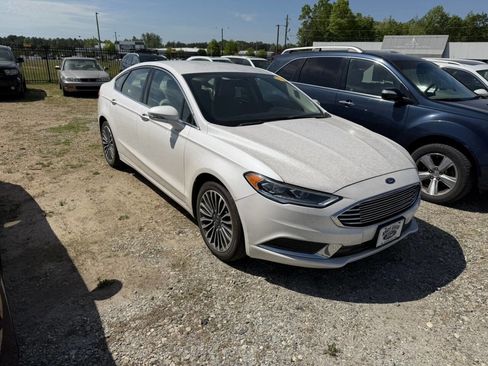 Used 2018 Ford Fusion SE w/ Fusion SE Technology Package image 3