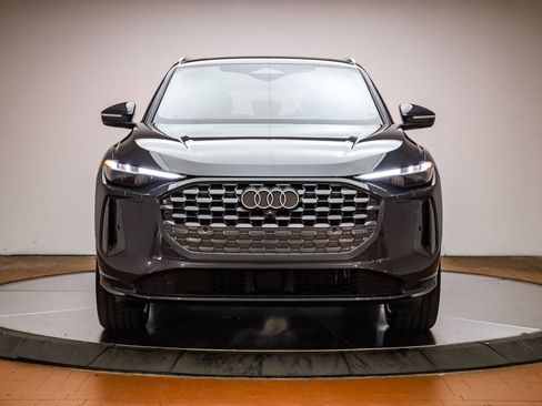 Certified 2025 Audi Q5 2.0T Premium Plus w/ Premium Plus image 2