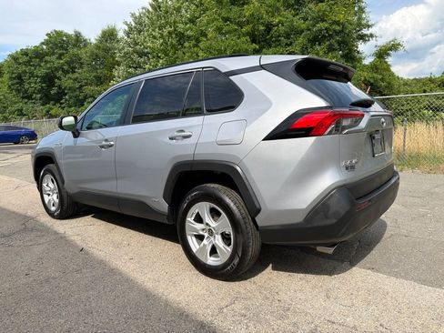 Used 2021 Toyota RAV4 LE AWD/4WD image 4