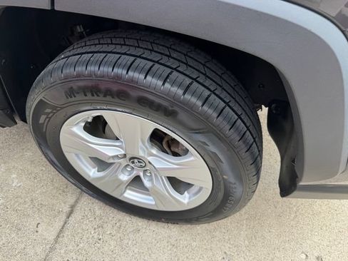 Used 2019 Toyota RAV4 XLE w/ Convenience Package FWD image 23