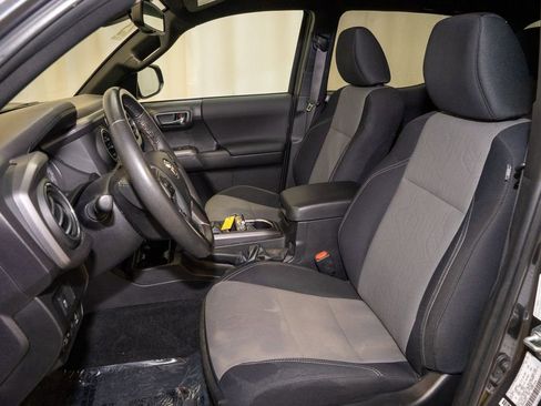 Certified 2023 Toyota Tacoma TRD Off-Road image 9