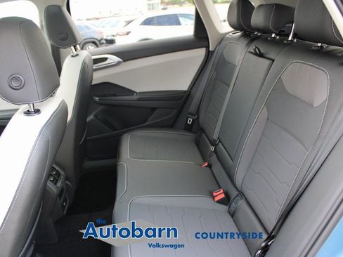 Certified 2025 Volkswagen Taos SE AWD/4WD image 19