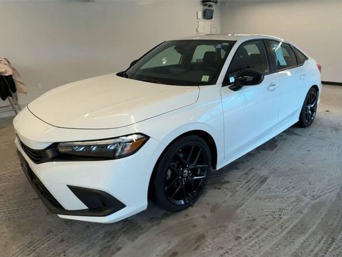 Used 2023 Honda Civic Sport image 3