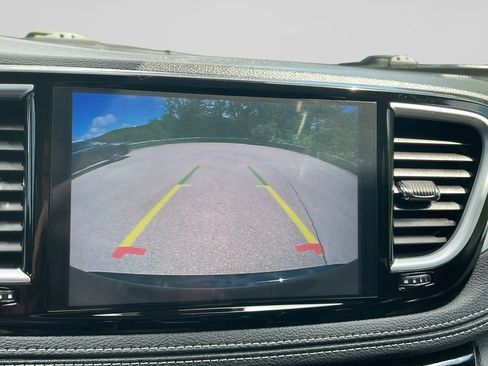 Used 2025 Chrysler Pacifica Limited FWD image 27