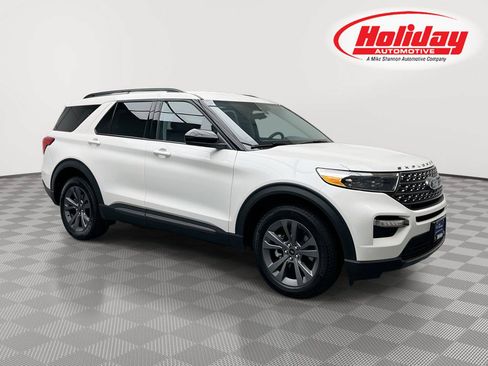 Certified 2023 Ford Explorer XLT w/ Equipment Group 202A AWD/4WD image 1