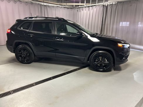 Used 2023 Jeep Cherokee Altitude Lux w/ Mopar Interior Package AWD/4WD image 8
