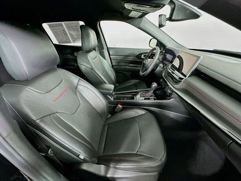 Certified 2025 Jeep Compass Trailhawk w/ Trailhawk Elite Group image 38