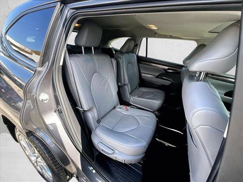 Used 2023 Toyota Highlander Limited AWD/4WD image 26