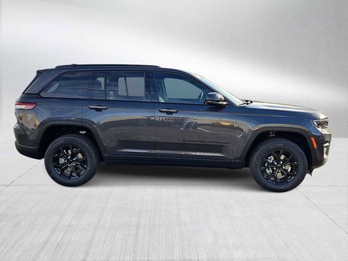 New 2025 Jeep Grand Cherokee Altitude image 9