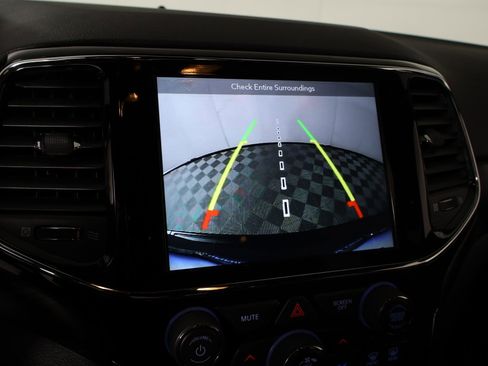 Used 2019 Jeep Grand Cherokee Altitude image 6