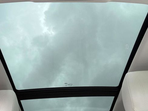 Used 2018 Land Rover Range Rover Velar S image 20