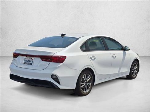 Used 2023 Kia Forte LXS w/ LXS Technology Package FWD image 5